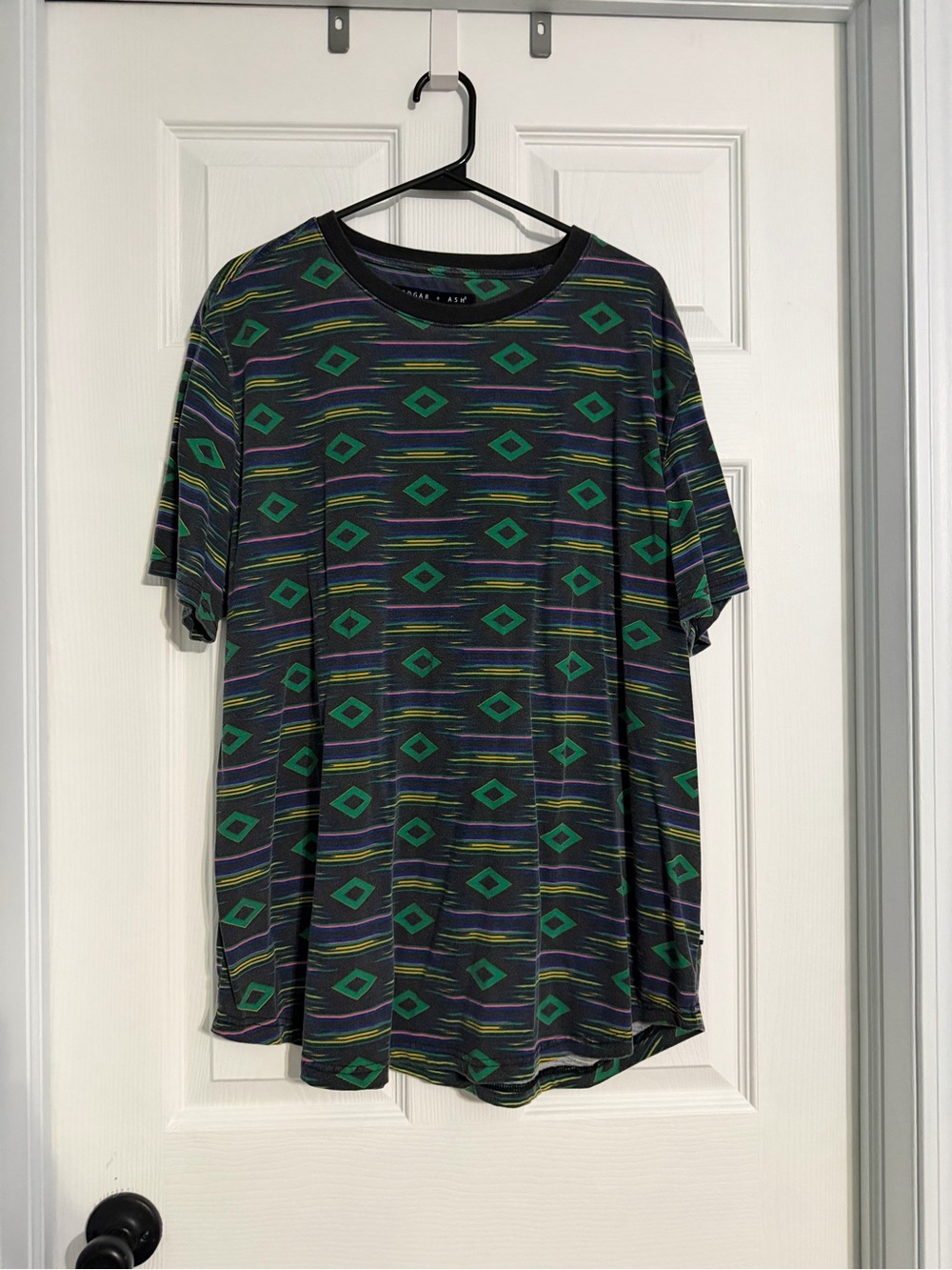Edgar + Ash Patterned Short Sleeve T-Shirt Size L